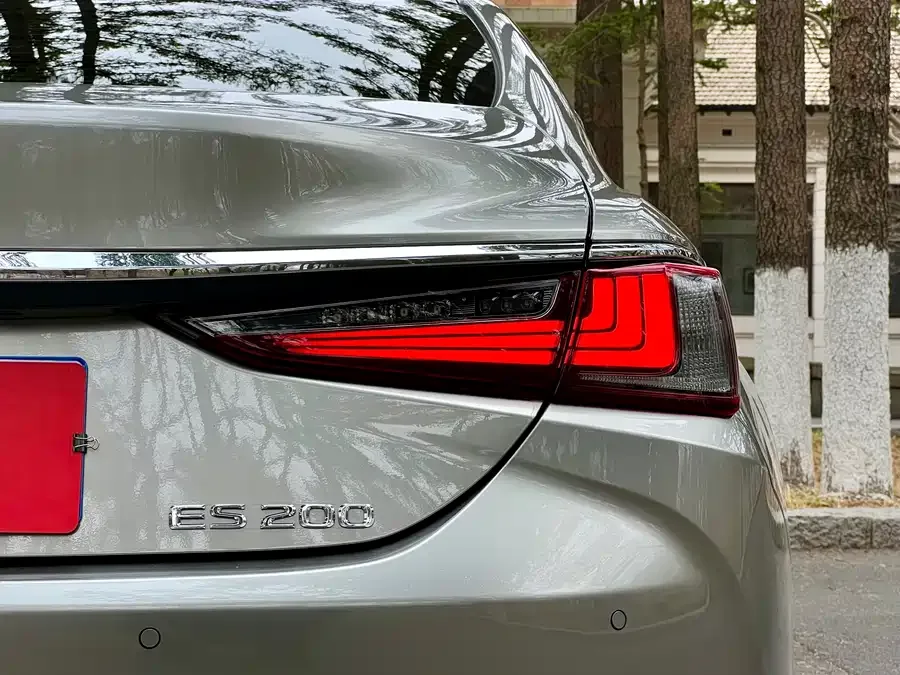 Lexus ES 2023 200 Excellence Edition 2023 — миниатюра 3