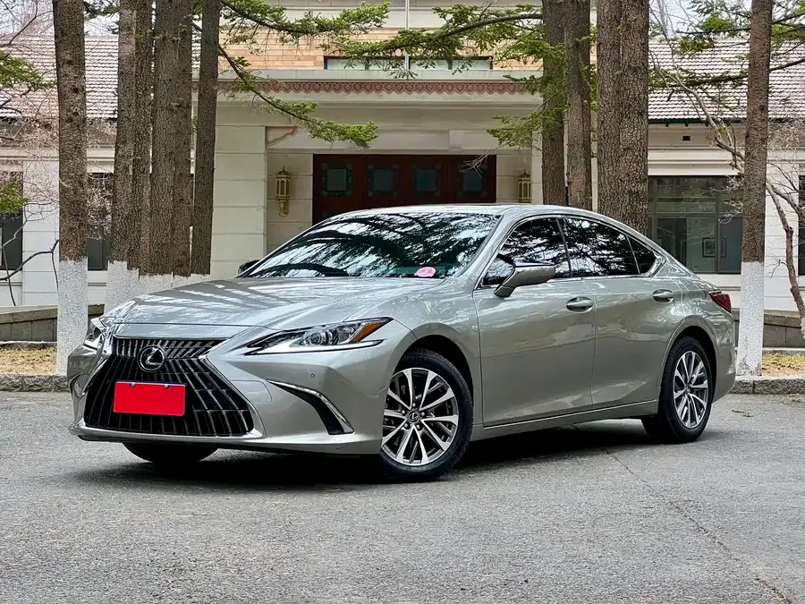 Lexus ES 2023