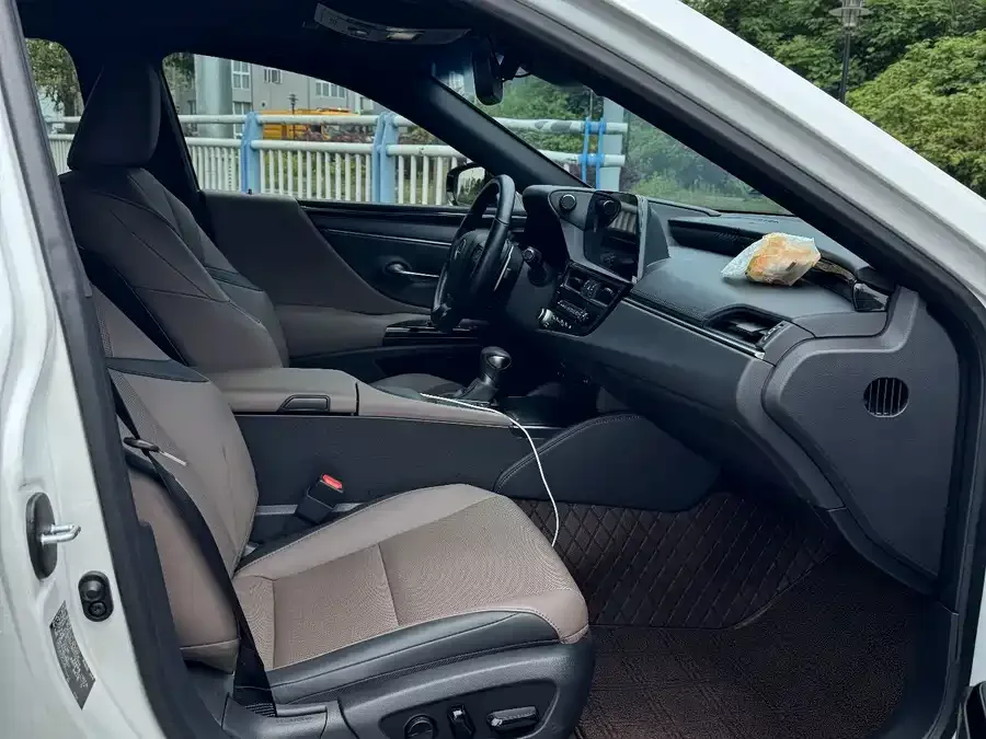 Lexus ES 2021 200 Excellence Edition 2022 — миниатюра 3