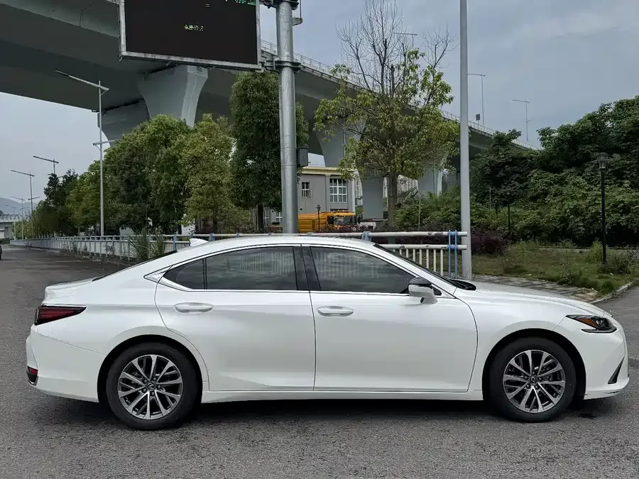 Lexus ES 2021 200 Excellence Edition 2022 — миниатюра 4