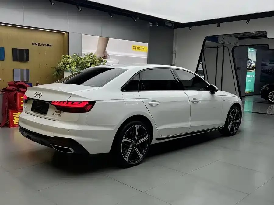 Audi a4 l 2025 2 million units Enjoyable Edition 40 TFSI Luxury Dynamic Edition 2026 — миниатюра 3