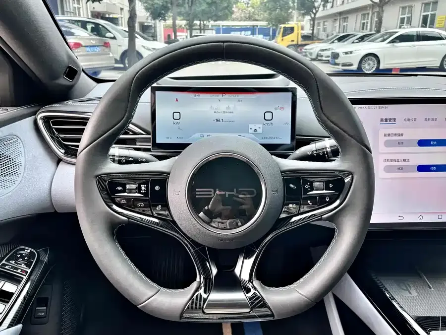 BYD Seal Haibao 2022 700km long-range rear-wheel drive version 2023 — миниатюра 2