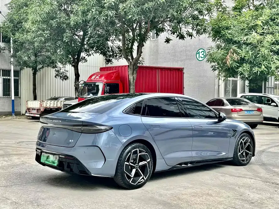 BYD Seal Haibao 2022 700km long-range rear-wheel drive version 2023 — миниатюра 3