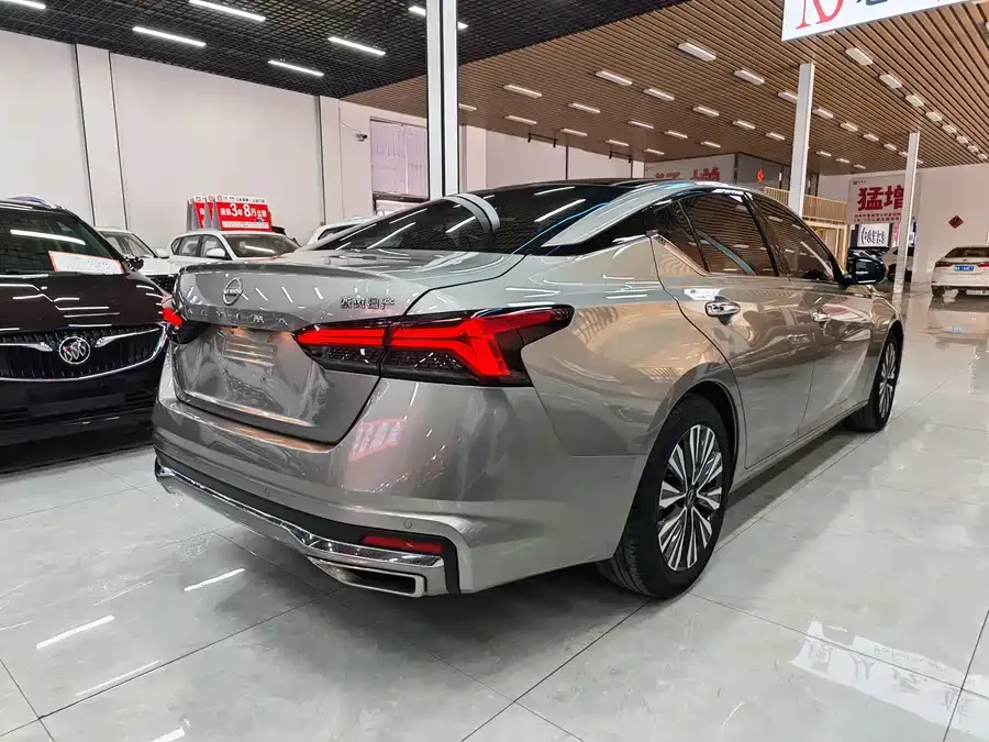 Nissan Altima Teana 2022 2.0L XL-Upr Premium Edition 2023 — миниатюра 4