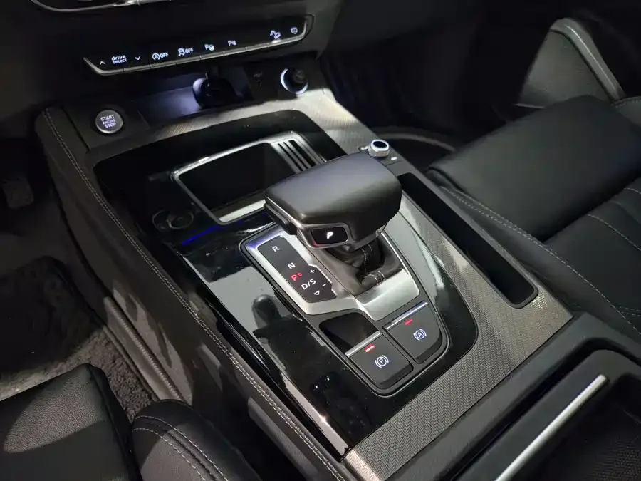 Audi Q5L 2022 40T luxury and dynamic model 2022 — миниатюра 4