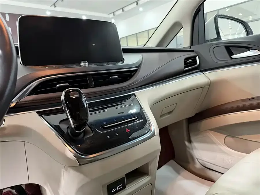 Buick GL8 2022 Land Business Class 652T Luxury Edition 2023 — миниатюра 3