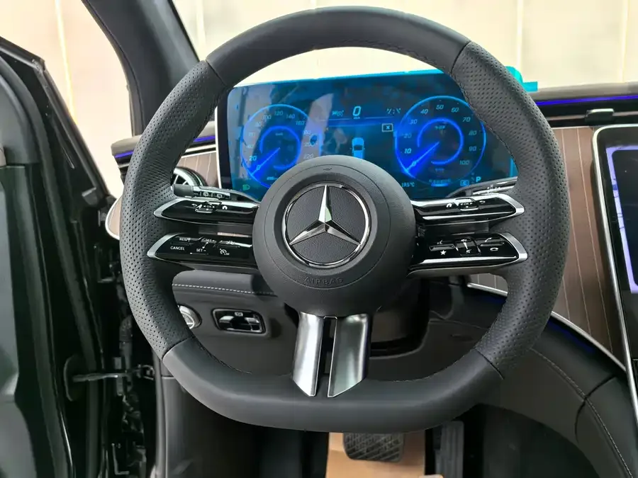 Mercedes-Benz EQE SUV Mercedes-Benz EQE SUV 2024 500 4MATIC Pioneer Edition 2025 — миниатюра 2