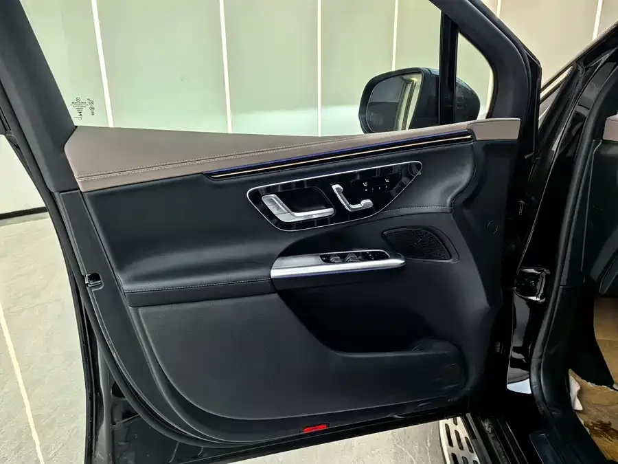 Mercedes-Benz EQE SUV Mercedes-Benz EQE SUV 2024 500 4MATIC Pioneer Edition 2025 — миниатюра 3