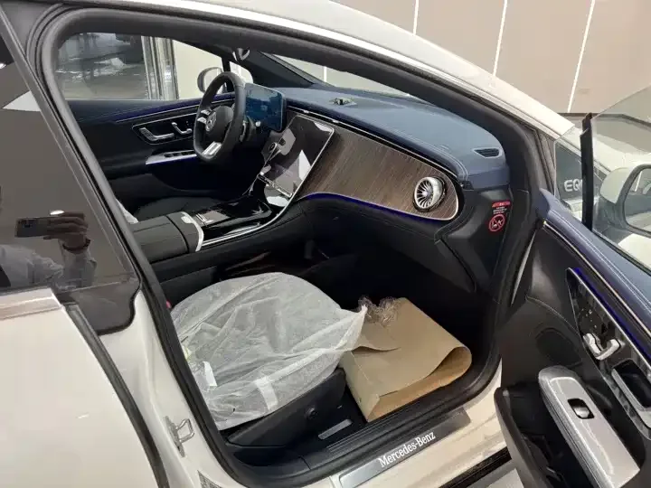 Mercedes-Benz EQE Mercedes-Benz EQE 2025 500 4MATIC Pioneer Edition 2025 — миниатюра 3