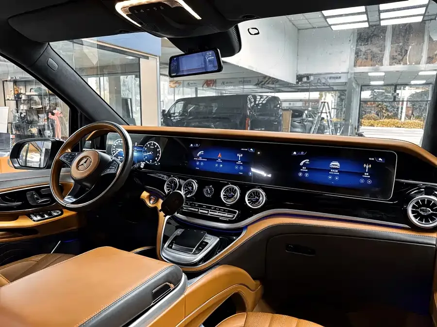 Mercedes-Benz Vito Vito 2023 2.0T Business Edition 7 Seaters 2024 — миниатюра 4