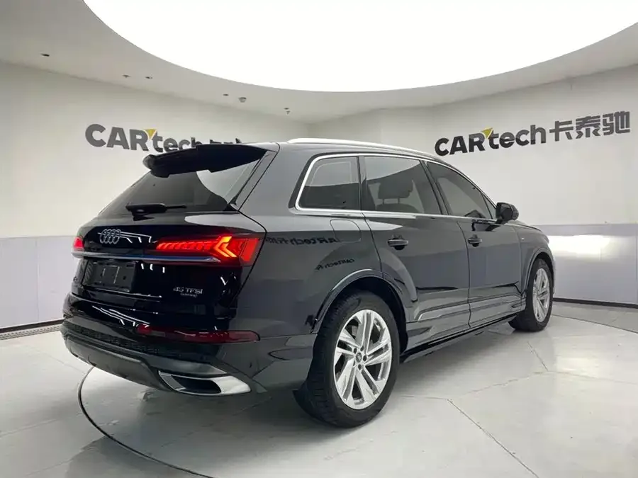 Audi Q7 2023 45 TFSI quattro S line sports model 2023 — миниатюра 2