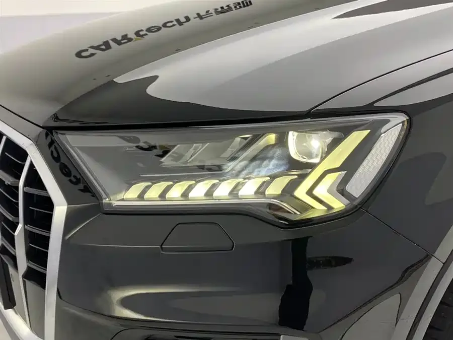 Audi Q7 2023 45 TFSI quattro S line sports model 2023 — миниатюра 3