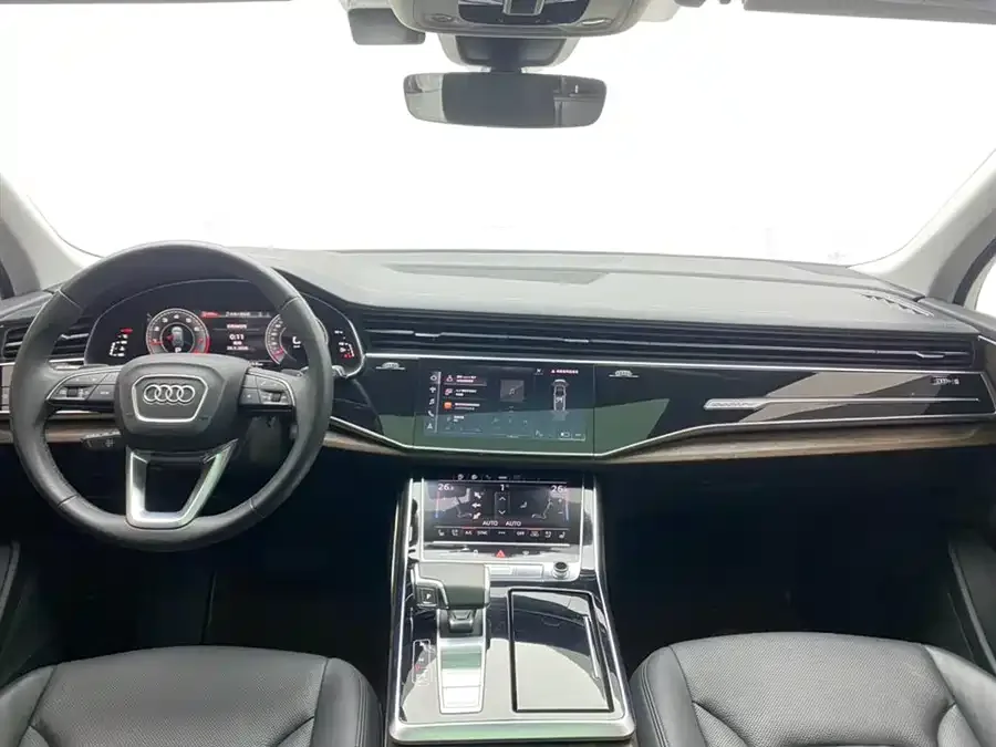 Audi Q7 2023 45 TFSI quattro S line sports model 2023 — миниатюра 4