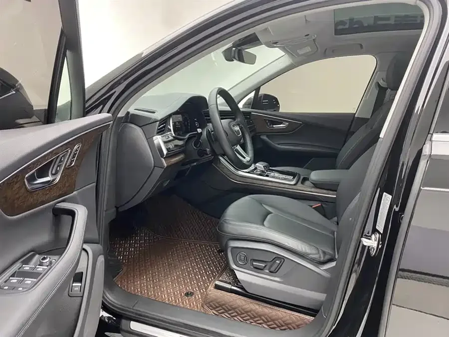 Audi Q7 2023 45 TFSI quattro S line sports model 2023 — миниатюра 5