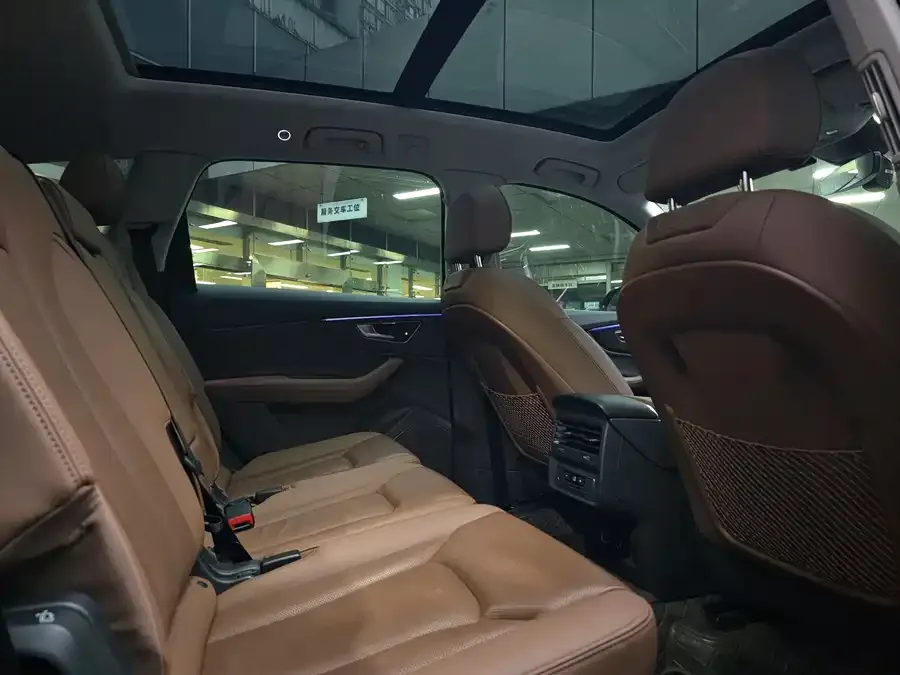 Audi Q7 2023 45 TFSI quattro S line sports model 2023 — миниатюра 4