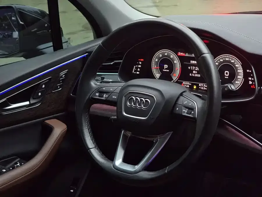 Audi Q7 2023 45 TFSI quattro S line sports model 2023 — миниатюра 5