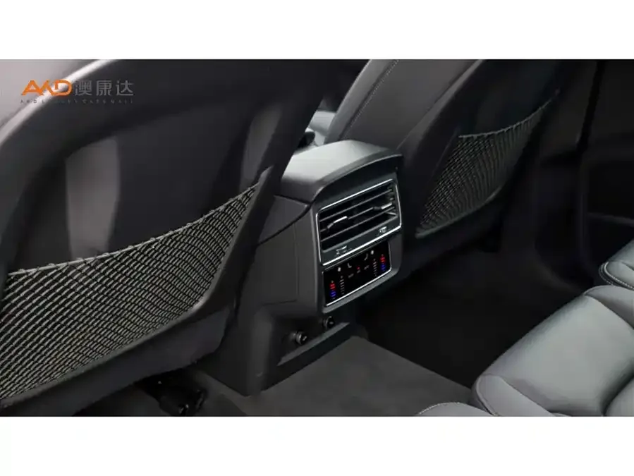 Audi Q7 2024 55 TFSI quattro S line sports model 2025 — миниатюра 3