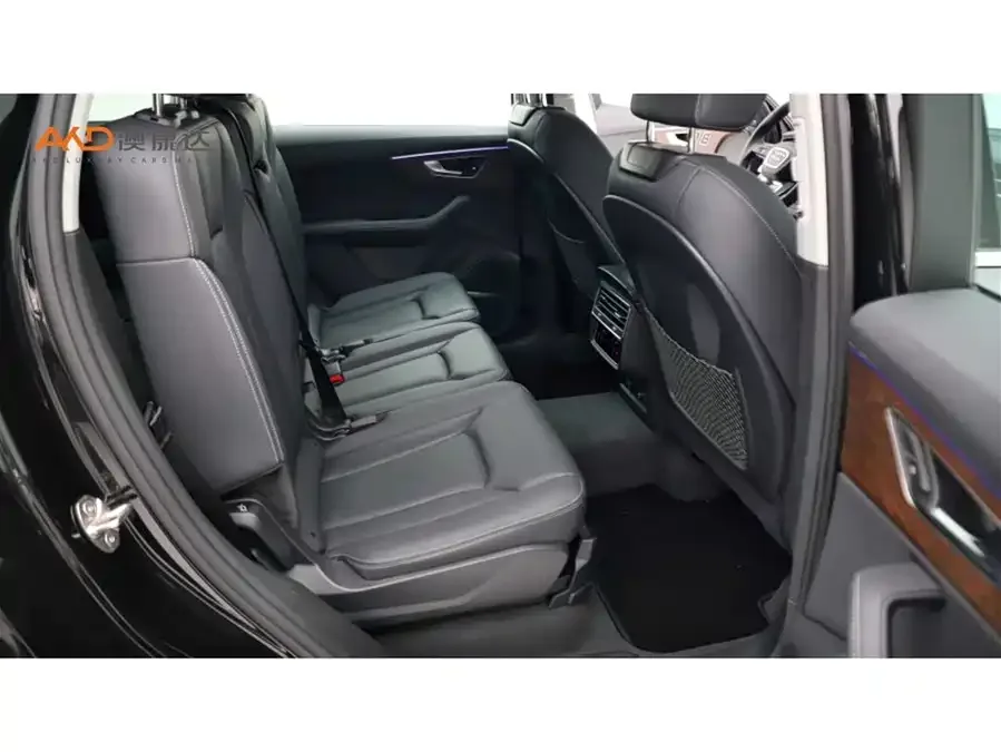 Audi Q7 2024 55 TFSI quattro S line sports model 2025 — миниатюра 5