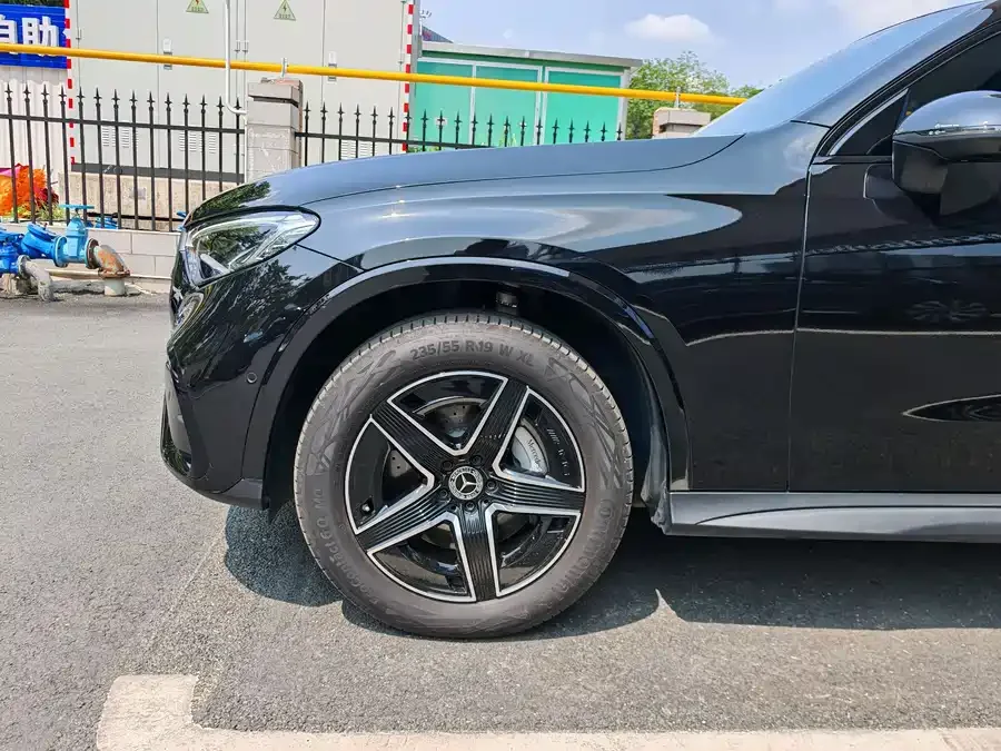 Mercedes-Benz GLC Coupe Mercedes-Benz GLC Coupe 2025 facelift GLC 260 4MATIC coupe SUV 2025 — миниатюра 5