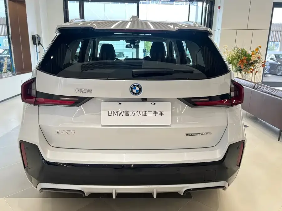 BMW iX1 2025 eDrive25L M Sport Package 2025 — миниатюра 2