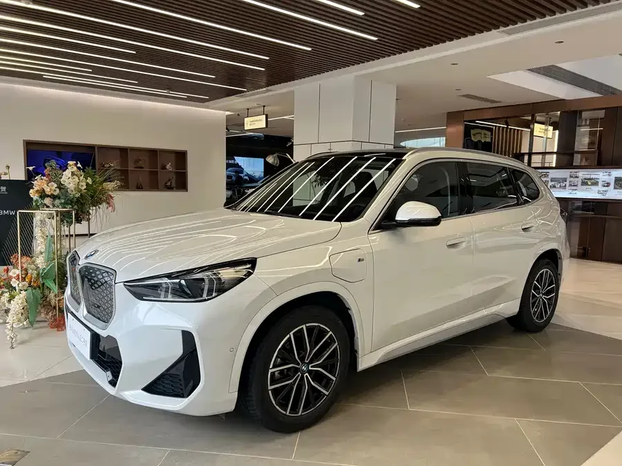 BMW iX1 2025 eDrive25L M Sport Package 2025 — фото 1, купить с доставкой в Москву