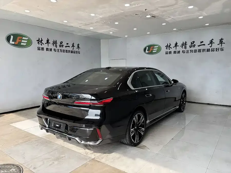 BMW 7 Series BMW 7 Series 2023 740Li Exclusive M Sport Package 2024 — миниатюра 2