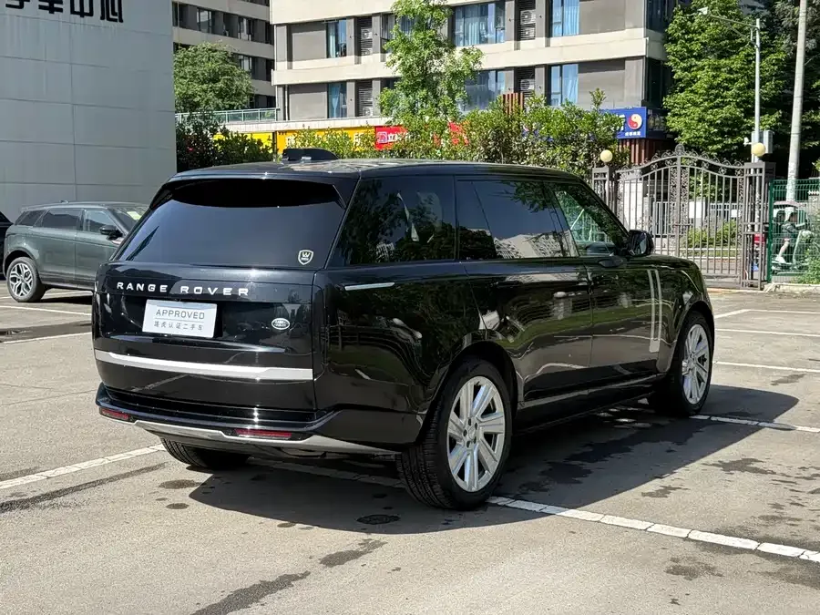 Land Rover Range Rover Range Rover 2024 3.0 L6 400PS Genesis Extended Edition 2024 — миниатюра 2