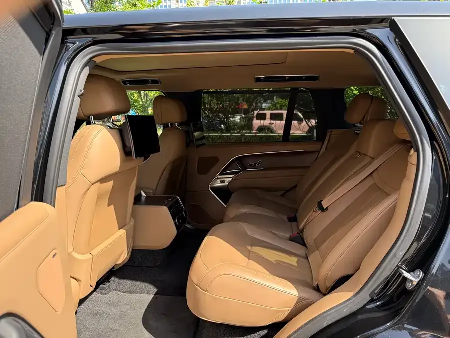 Land Rover Range Rover Range Rover 2024 3.0 L6 400PS Genesis Extended Edition 2024 — миниатюра 3