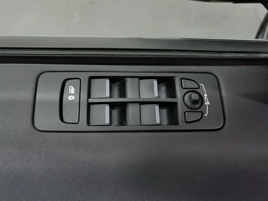Land Rover Pre-owned Discovery Sports Discovery Sport 2024 Performance Technology Edition 2024 — миниатюра 3