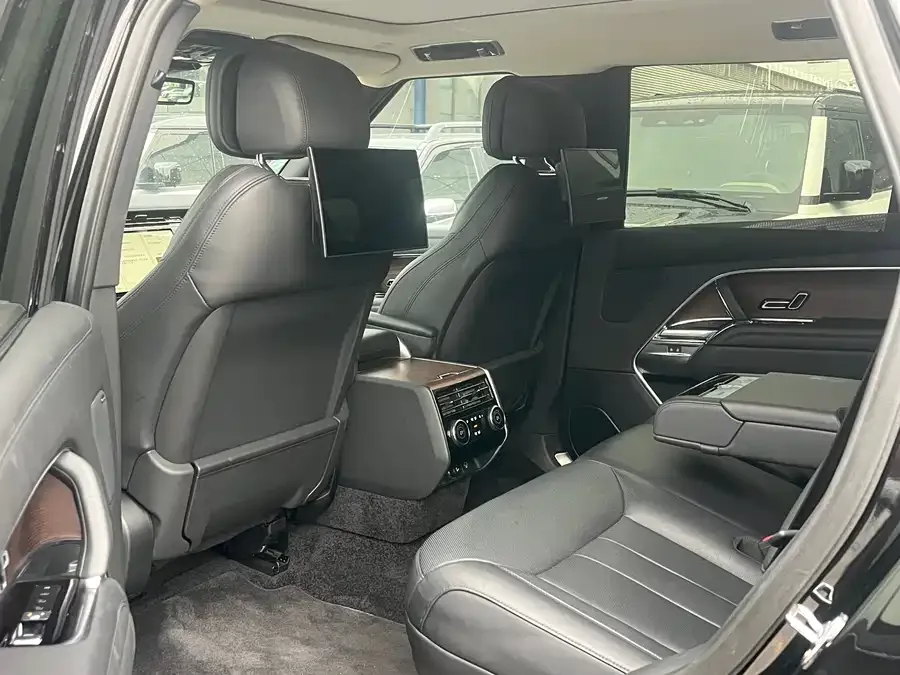 Land Rover Range Rover Range Rover 2024 3.0 L6 400PS Extended Edition 2024 — миниатюра 3