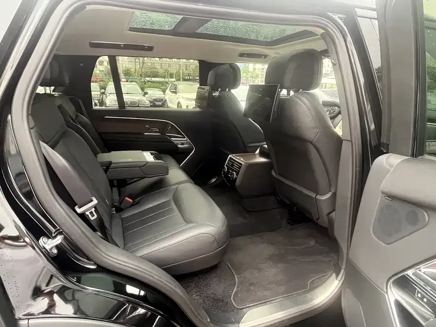 Land Rover Range Rover Range Rover 2024 3.0 L6 400PS Extended Edition 2024 — миниатюра 4