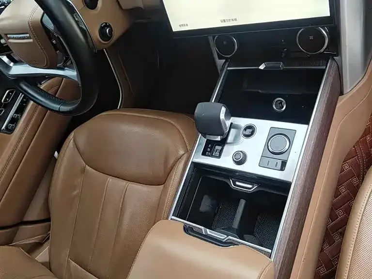 Land Rover Range Rover Range Rover 2023 facelift 3.0 L6 400PS Extended Edition 2024 — миниатюра 2