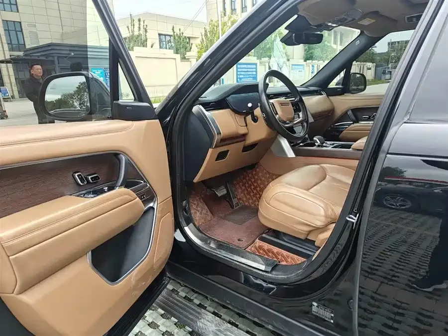Land Rover Range Rover Range Rover 2023 facelift 3.0 L6 400PS Extended Edition 2024 — миниатюра 3