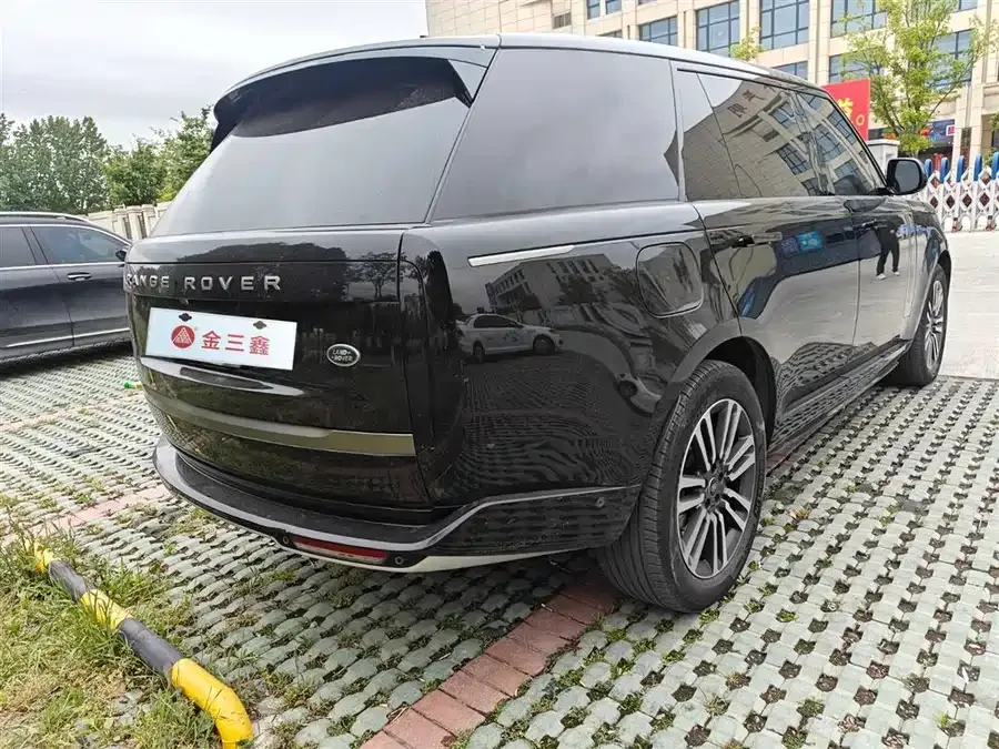 Land Rover Range Rover Range Rover 2023 facelift 3.0 L6 400PS Extended Edition 2024 — миниатюра 4