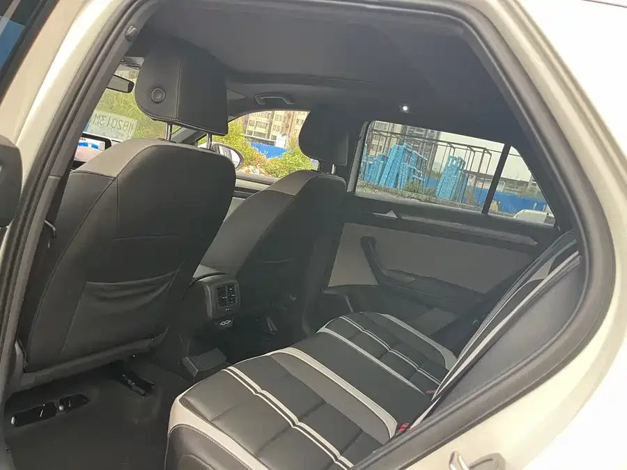 Volkswagen T-ROC T-ROC 2025 300TSI DSG 2WD Chenguang Edition 2025 — миниатюра 4