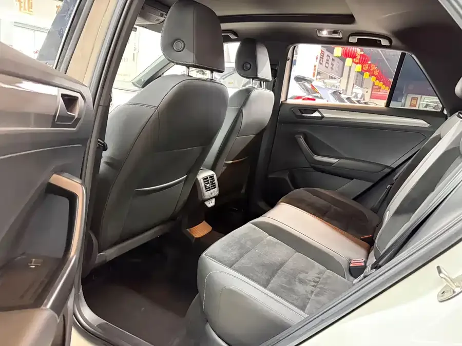 Volkswagen T-ROC T-ROC 2022 280TSI DSG 2WD R-Line Pro PLUS 2023 — миниатюра 4