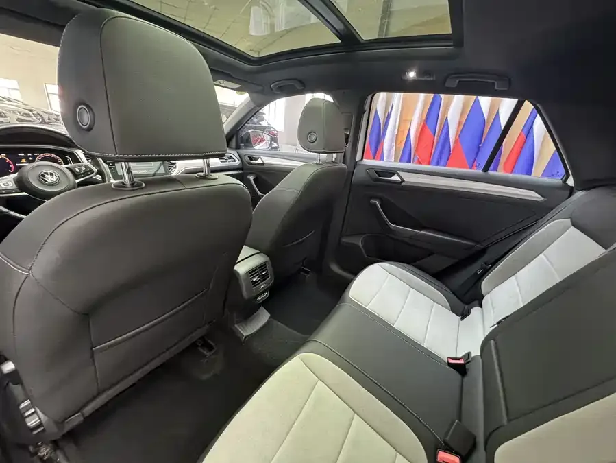 Volkswagen T-ROC T-ROC 2022 280TSI DSG 2WD R-Line Pro PLUS 2022 — миниатюра 5