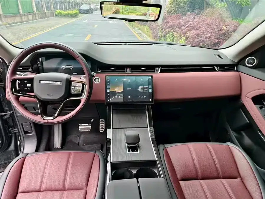 Land Rover Range Rover Aurora 2026 Range Rover Evoque L SE 2026 — миниатюра 3