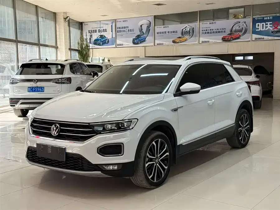Volkswagen T-ROC T-ROC 2022 280TSI DSG 2WD Comfort PLUS 2023 — фото 1, купить с доставкой в Москву