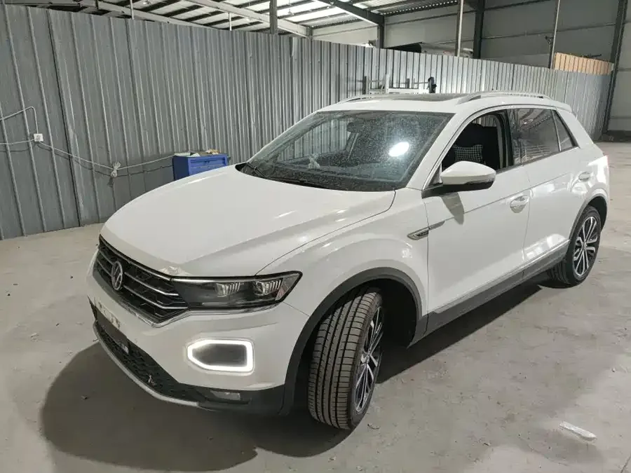 Volkswagen T-ROC T-ROC 2022 280TSI DSG 2WD Comfort PLUS 2022 — фото 1, купить с доставкой в Москву