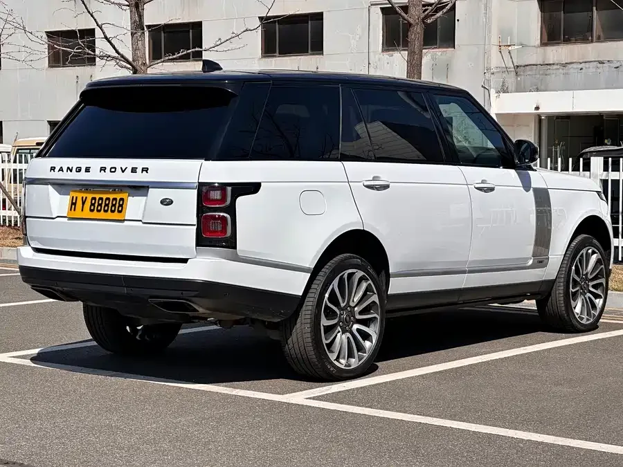 Land Rover Range Rover Range Rover 2022 3.0 L6 400PS Honor Creation Extended Edition 2022 — миниатюра 2