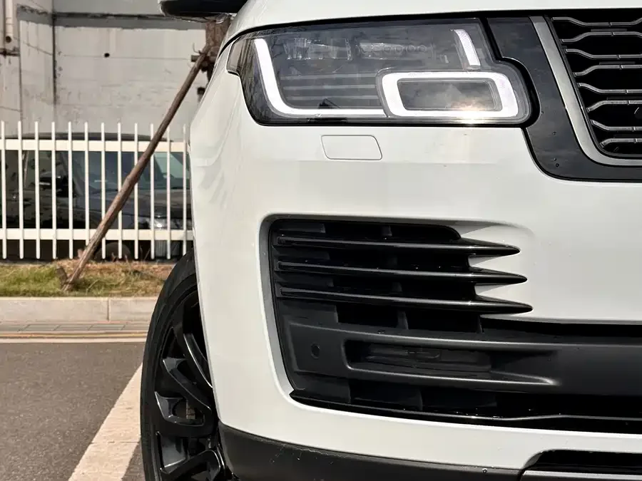 Land Rover Range Rover Range Rover 2022 3.0 L6 360PS Legend Edition 2022 — миниатюра 3