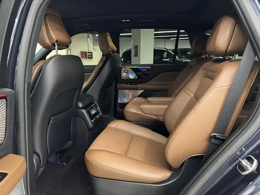 Lincoln Aviator Aviator 2022 3.0T V6 4WD Elegant Edition 2023 — миниатюра 5