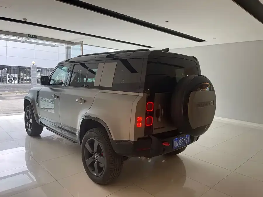 Land Rover guard Land Rover Defender 2025 110 3.0T P400 X 2024 — миниатюра 2