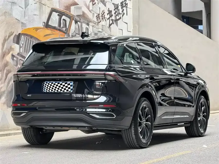 Lincoln Navigator Navigator 2023 2.0T 4WD Premium Edition 2023 — миниатюра 2