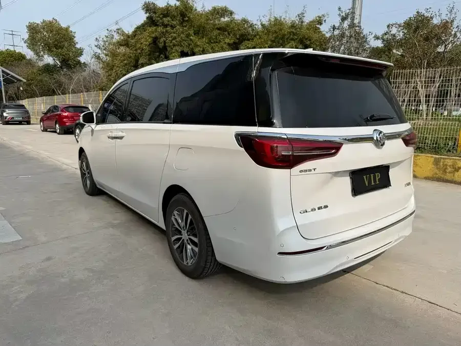 Buick GL8 2022 ES Lu Zun 653T Exclusive model 2022 — миниатюра 3