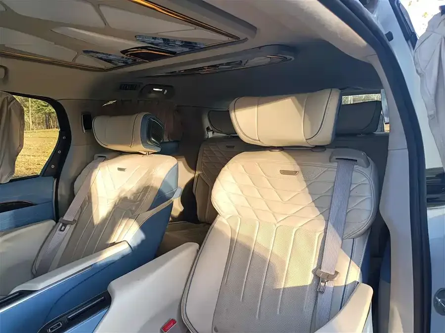 Buick GL8 2022 ES Lu Zun 653T Exclusive model 2022 — миниатюра 5