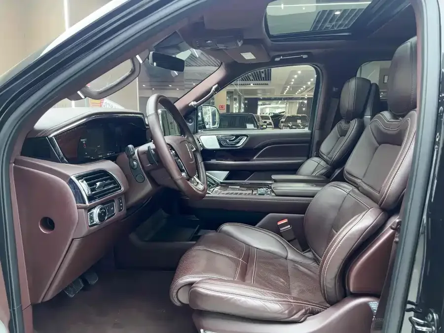 Lincoln Navigator Navigator 2020 3.5T Long-axis Presidential Edition 2022 — миниатюра 3