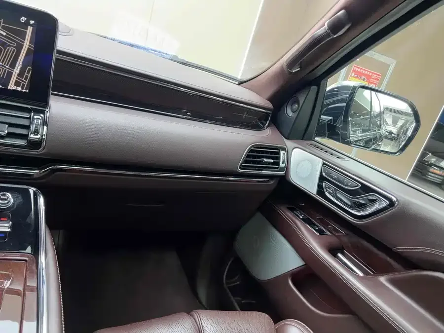 Lincoln Navigator Navigator 2020 3.5T Long-axis Presidential Edition 2022 — миниатюра 4