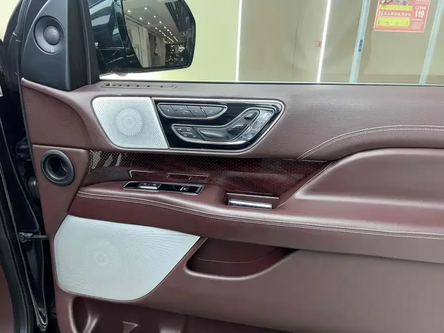 Lincoln Navigator Navigator 2020 3.5T Long-axis Presidential Edition 2022 — миниатюра 5
